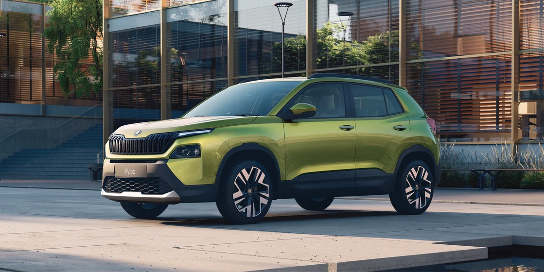 With a glossy black grille, slim LED headlights, and aluminum-finish spoiler, it exudes a fresh and confident look.