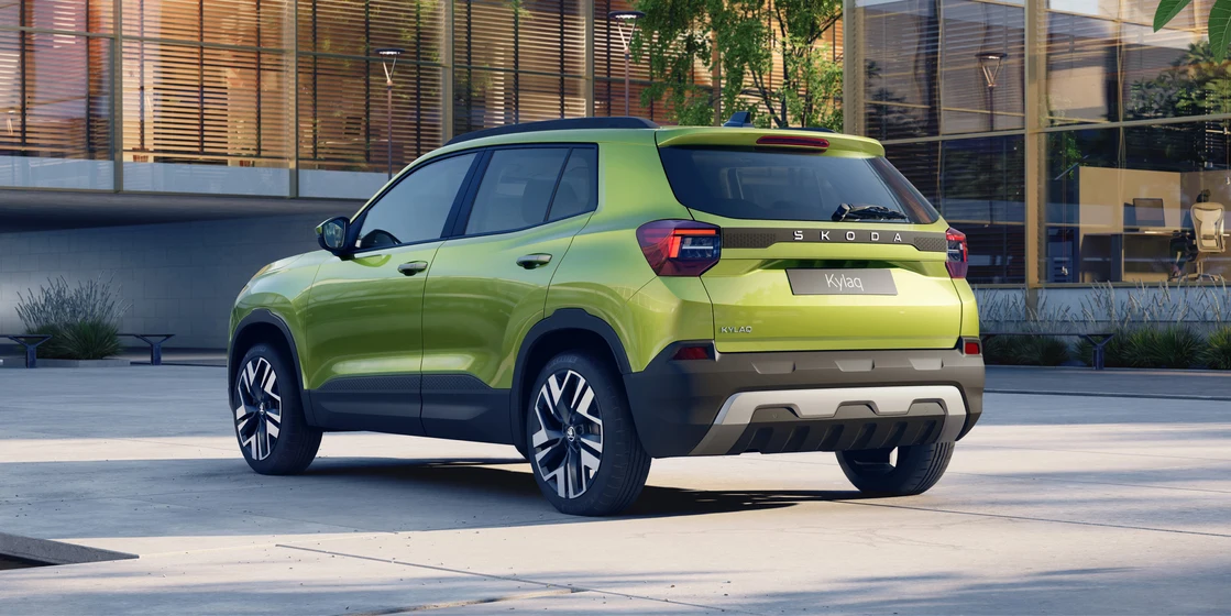 The rear of the Kylaq stands out with a wide black stripe, T-shaped LED lights, and a powerful bumper with a 3D diffuser